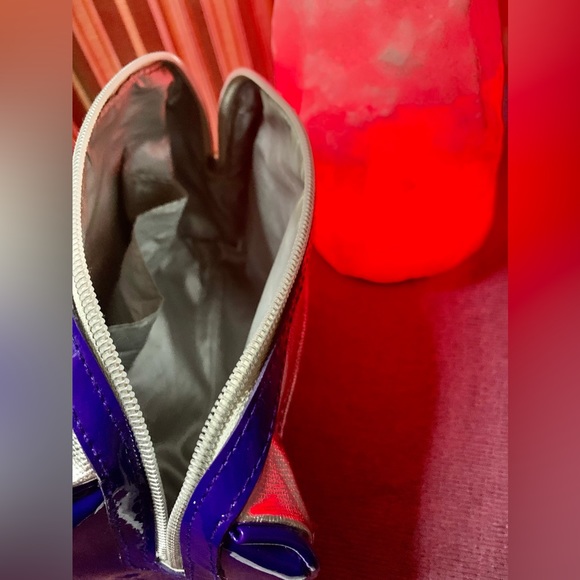 💫✨ Versace Versus Beauty Make up Case 💫✨Nylon Unisex💫✨
#VV2 - Picture 3 of 10